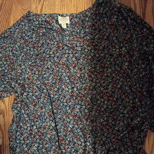 Ladies size 0x Saint Johns Bay blue floral blouse
